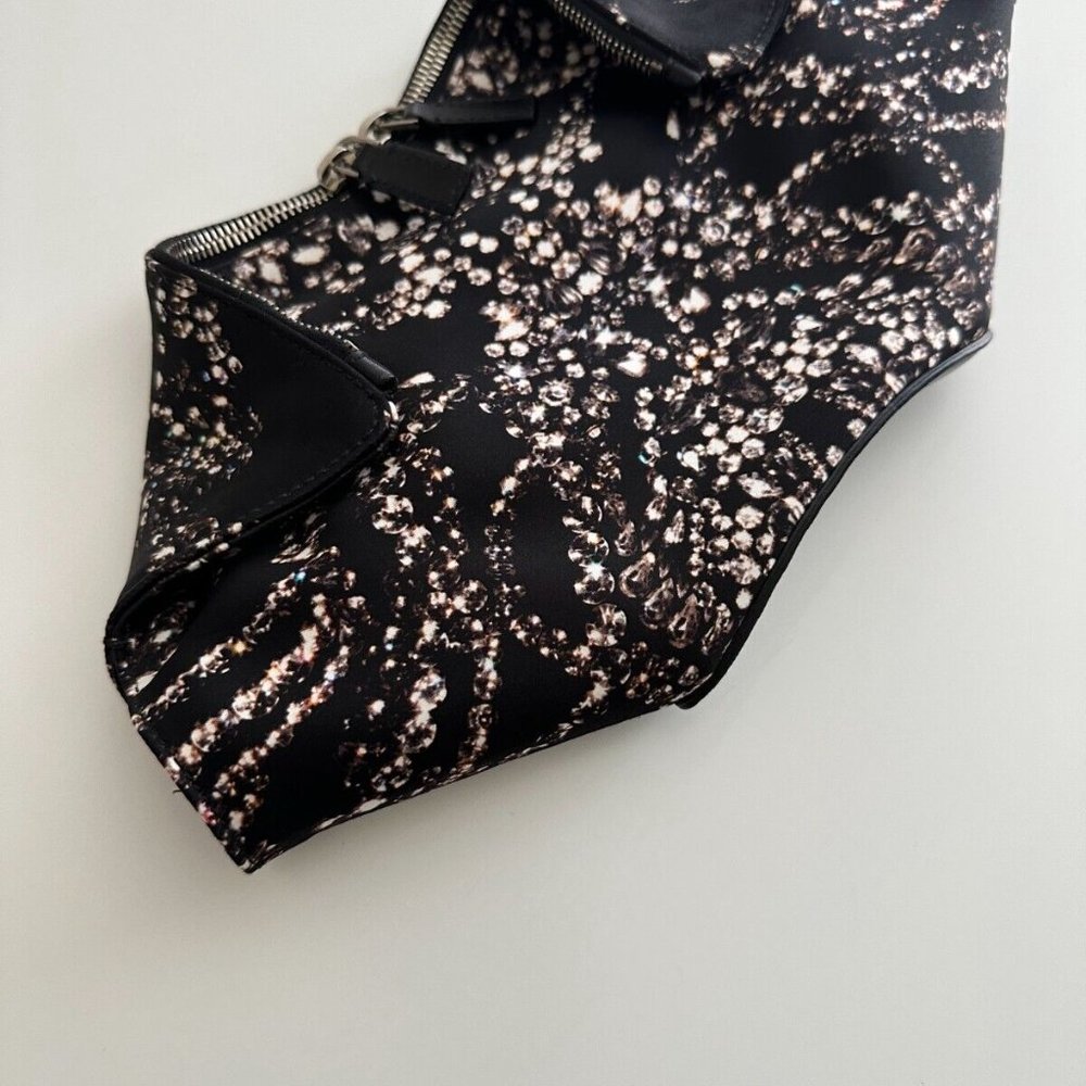 ALEXANDER MCQUEEN Black White Silk Satin Diamond Print De Manta Clutch